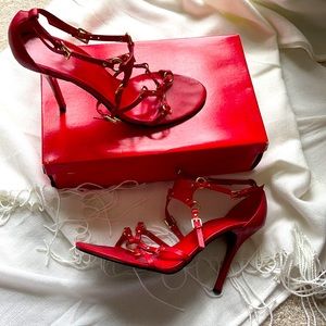 Red caged gold ring sandals